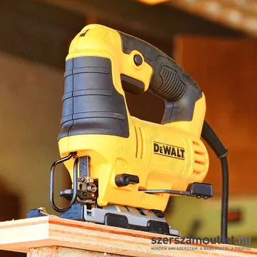 DEWALT DWE349-QS Szúrófűrész (650W/85mm)
