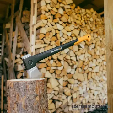 FISKARS X28 Hasítófejsze M 710mm/ 1853g