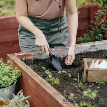 FISKARS SOLID Ültető kanál 28cm (1071899)