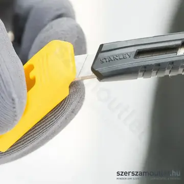 STANLEY Műanyagházas kés 9mm (0-10-150)